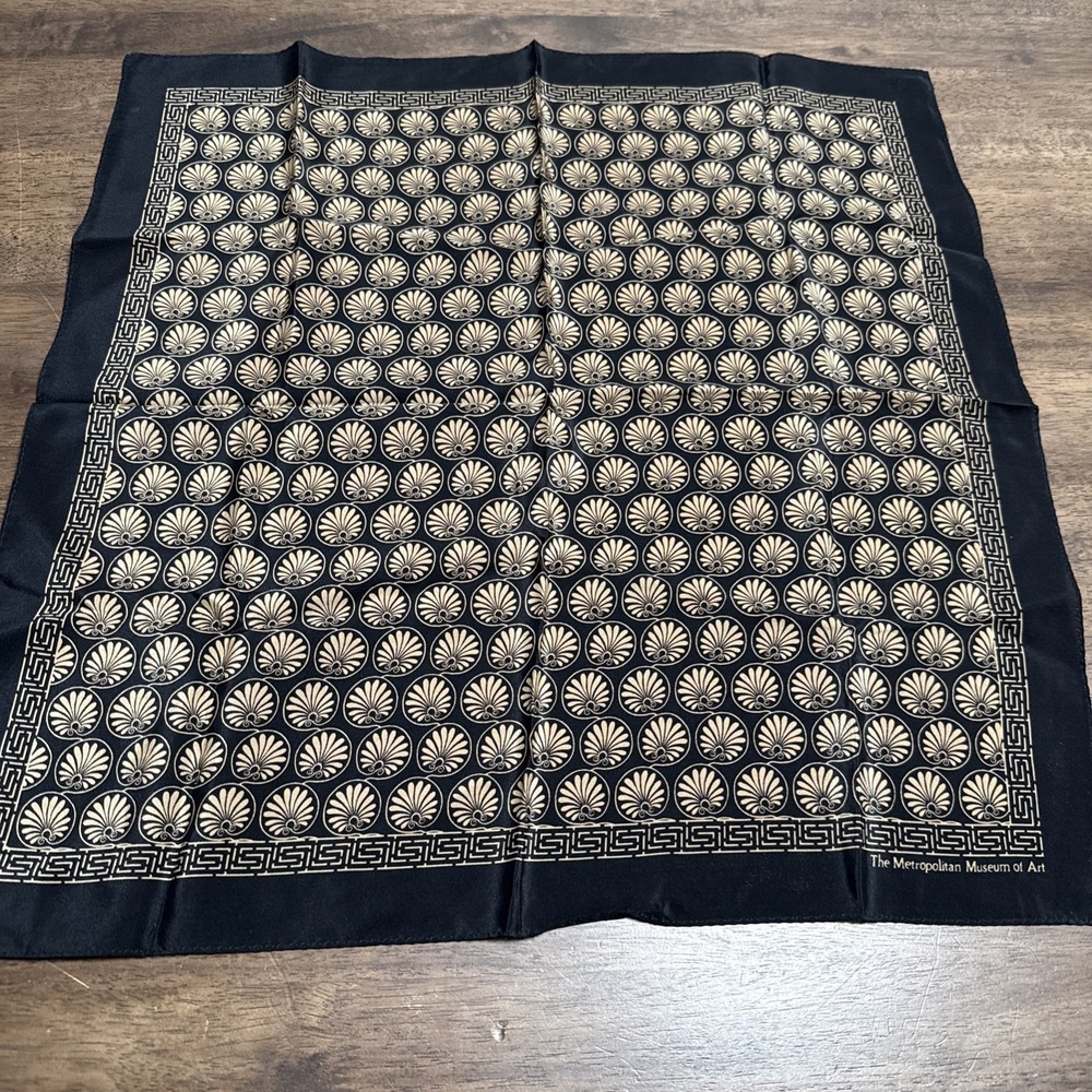 VTG 2004 The Metropolitan Museum of Art 100% Silk Greek Palmette Scarf Black 20"